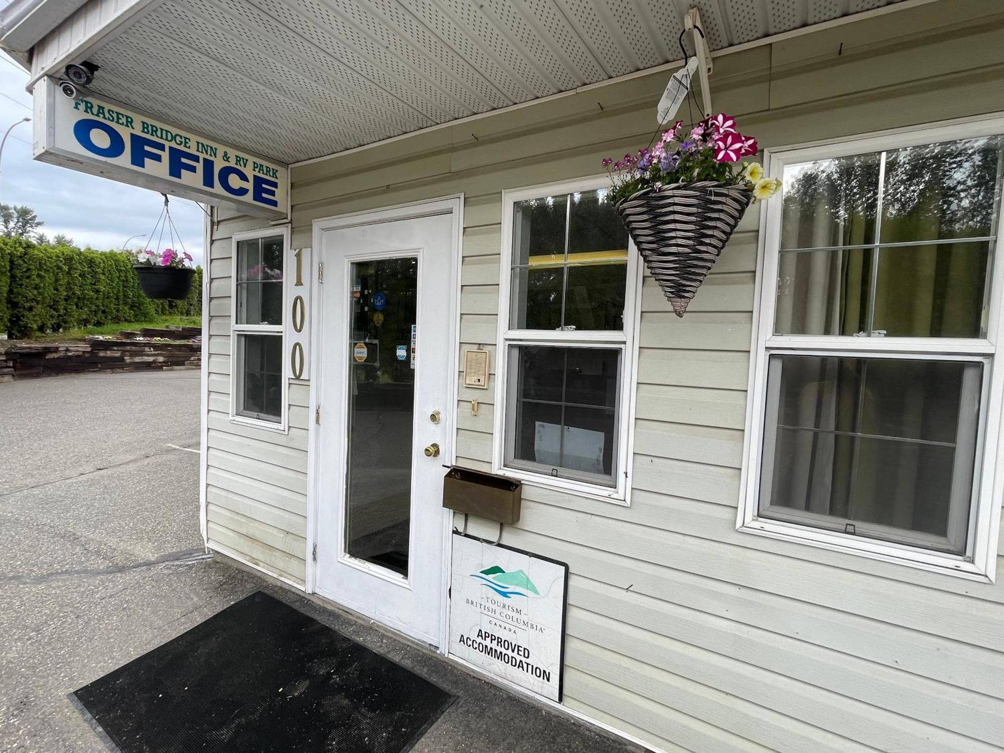 Fraser Bridge Inn Кенель Экстерьер фото